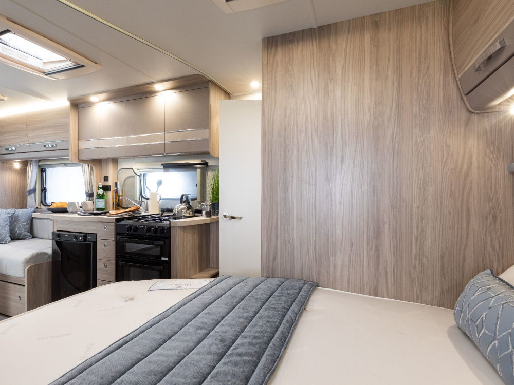Elddis_155_Autoquest_Motorhome_Bedroom