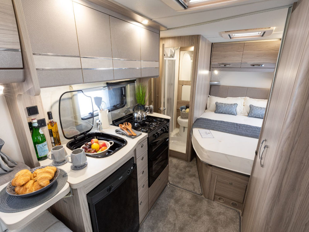 Elddis_155_Autoquest_Motorhome_Kitchen
