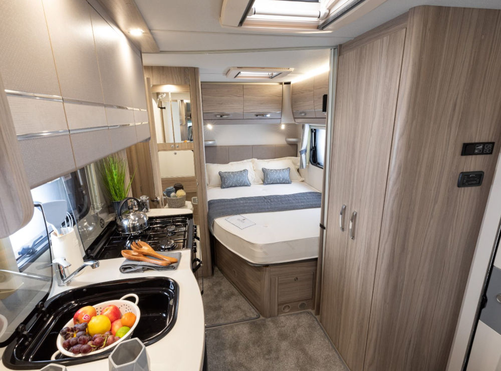 Elddis_155_Autoquest_Motorhome_Rear1