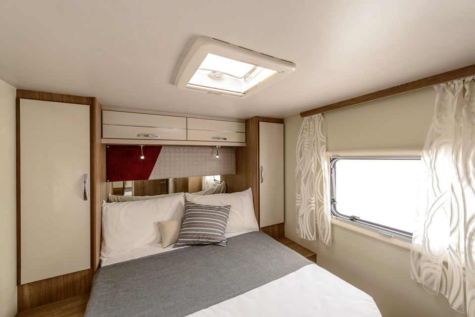 Rimor_Seal_69p_Motorhome_bed