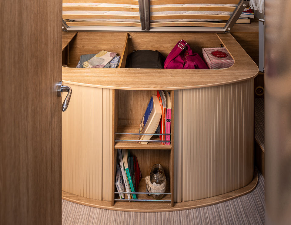 Rimor_Seal_69p_Motorhome_bed_storage