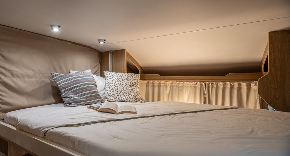 Rimor_Seal_69p_Motorhome_electric_bed