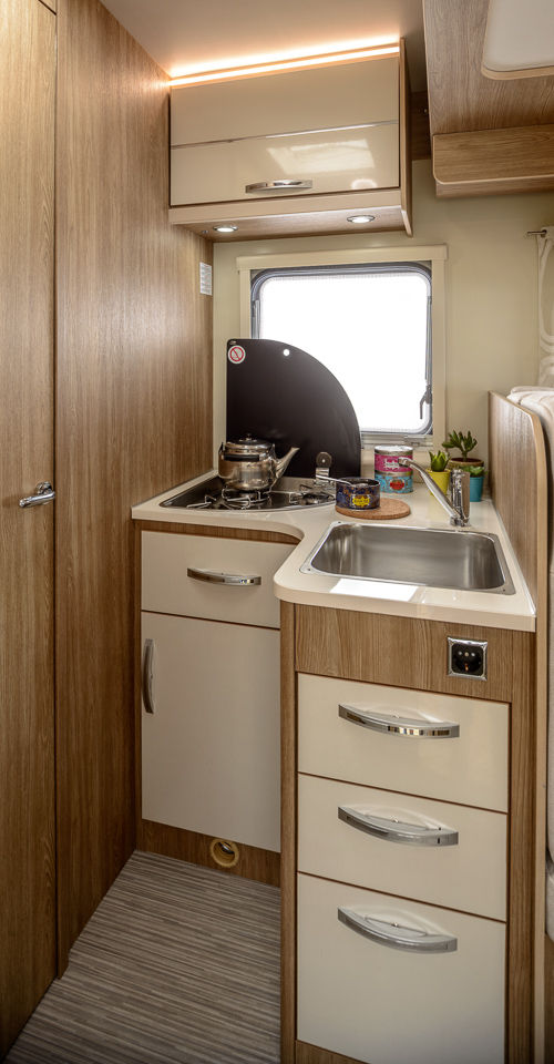 Rimor_Seal_69p_Motorhome_kitchen