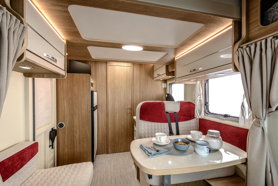 Rimor_Seal_69p_Motorhome_lounge