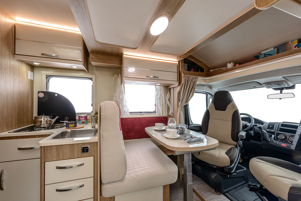 Rimor_Seal_69p_Motorhome_lounge2
