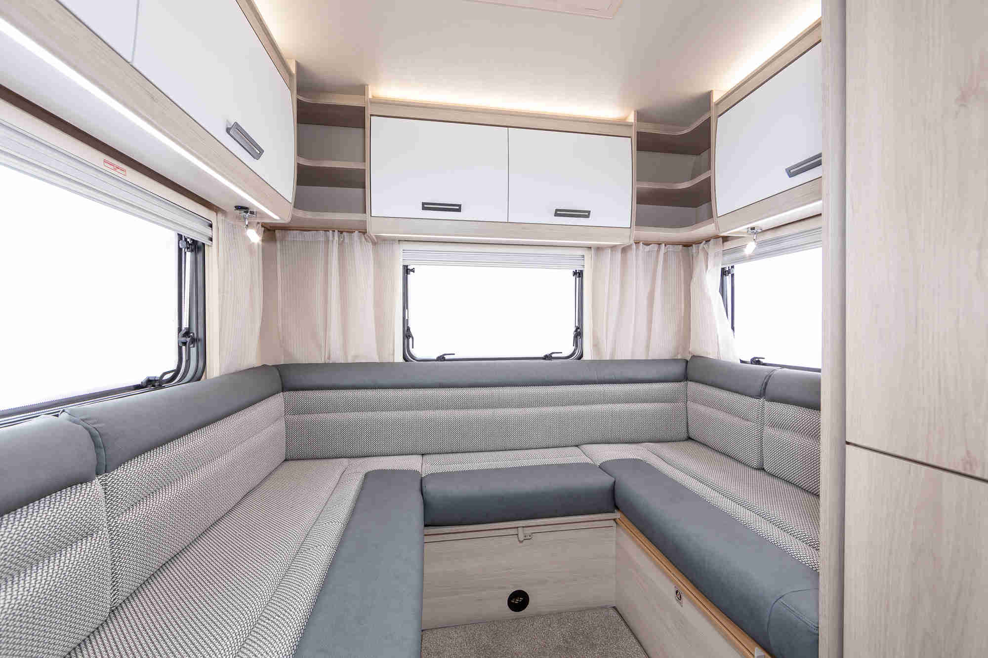 F72-Rear-Lounge